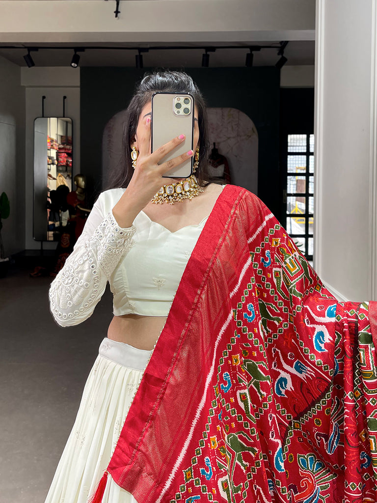 Lucknowi White Georgette Lehenga with foil mirror work